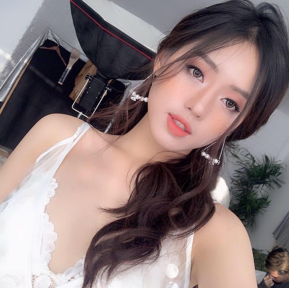 ngam-nhan-sac-hut-hon-cua-nu-hoang-lookbook-dang-khanh-linh