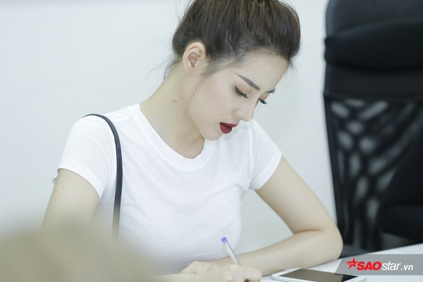 ngam-nhan-sac-hut-hon-cua-nu-hoang-lookbook-dang-khanh-linh