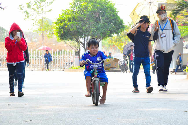 Vuot-khuyet-tat-be-gai-kho-8-nam-den-truong-bang-doi-chan-cua-bo