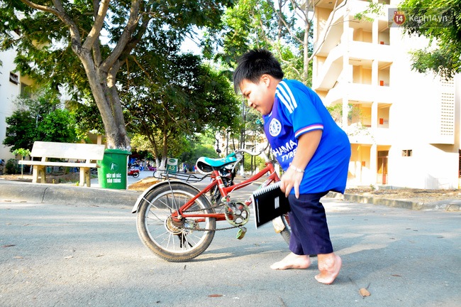 Vuot-khuyet-tat-be-gai-kho-8-nam-den-truong-bang-doi-chan-cua-bo
