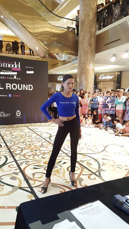 Top-model-online-mien-bac-nao-loan-vi-nu-cong-nhan-36-tuoi