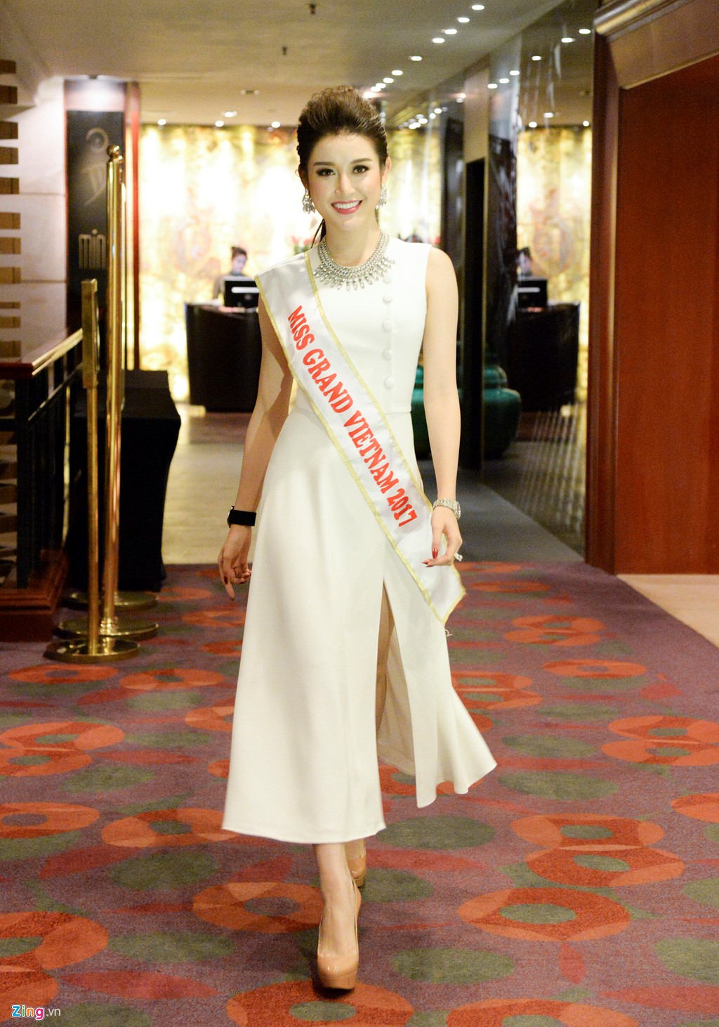 hoa-hau-hoa-binh-the-gioi-2017-chap-thuan-phau-thuat-tham-mi