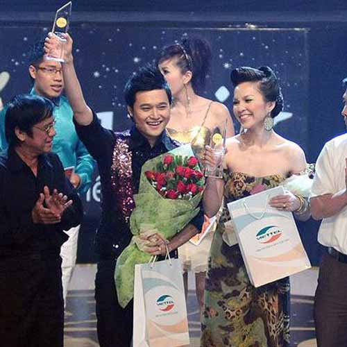 gia-the-giau-co-va-quyen-luc-it-biet-cua-ca-si-quang-vinh