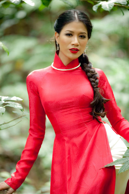 Nghệ sĩ Việt hủy kết bạn, đ&ograve;i 'tẩy chay' Hương Giang Idol v&igrave; x&uacute;c phạm nghệ sĩ Trung D&acirc;n