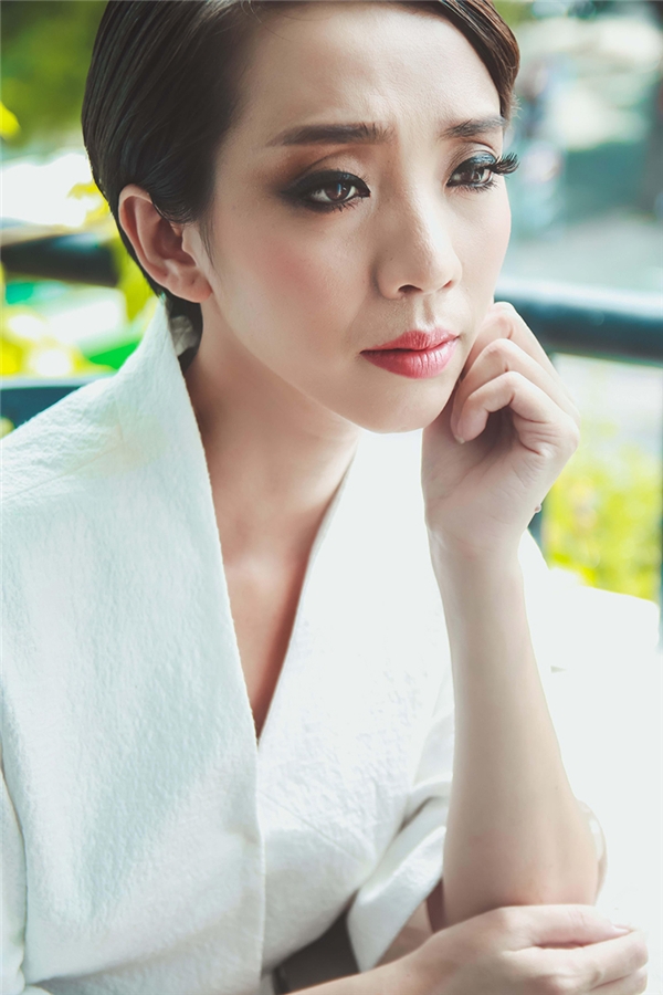 Nghệ sĩ Việt hủy kết bạn, đ&ograve;i 'tẩy chay' Hương Giang Idol v&igrave; x&uacute;c phạm nghệ sĩ Trung D&acirc;n