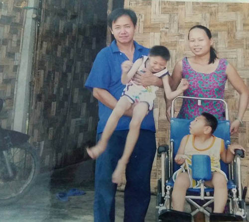 Vợ cũ &ocirc;ng bố nu&ocirc;i 2 con bại n&atilde;o l&ecirc;n tiếng: Khi l&ograve;ng hảo t&acirc;m bị lợi dụng một c&aacute;ch nhẫn t&acirc;m