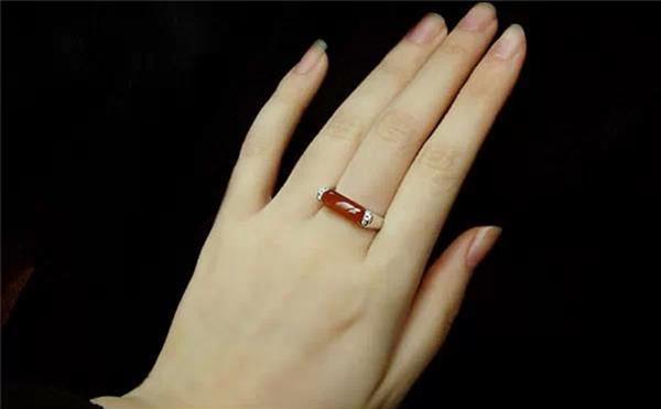 B&agrave;n tay c&oacute; đặc điểm n&agrave;y kh&ocirc;ng ph&uacute; cũng qu&yacute;, cả đời may mắn