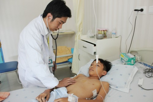 Thấy con c&oacute; vết l&otilde;m ngực - lập tức tới b&aacute;c sĩ nếu kh&ocirc;ng muốn hại con cả đời