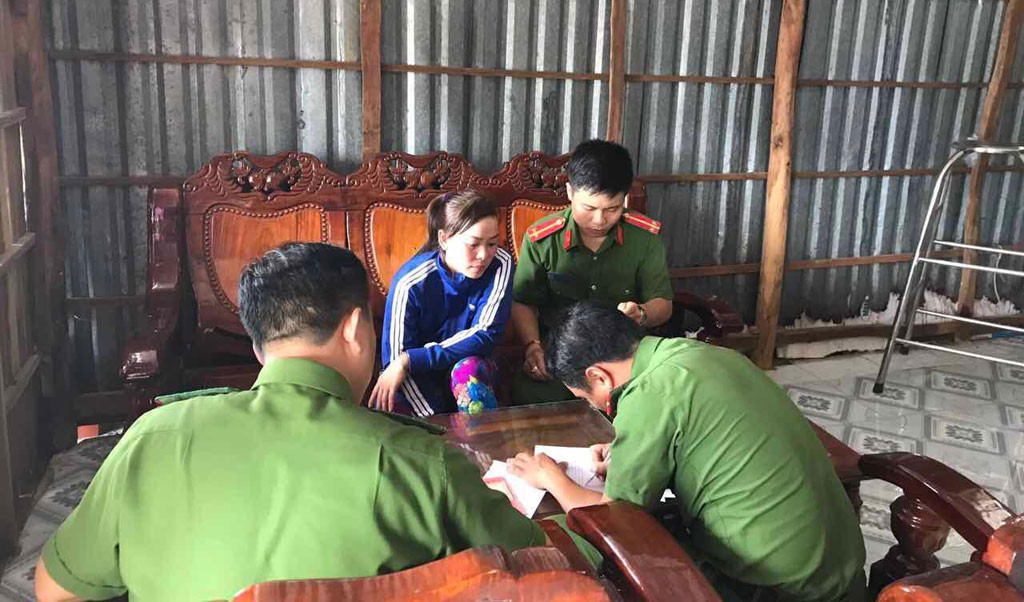 Bạc Li&ecirc;u: Bắt quả tang 2 cơ sở bơm tạp chất v&agrave;o t&ocirc;m để tăng trọng
