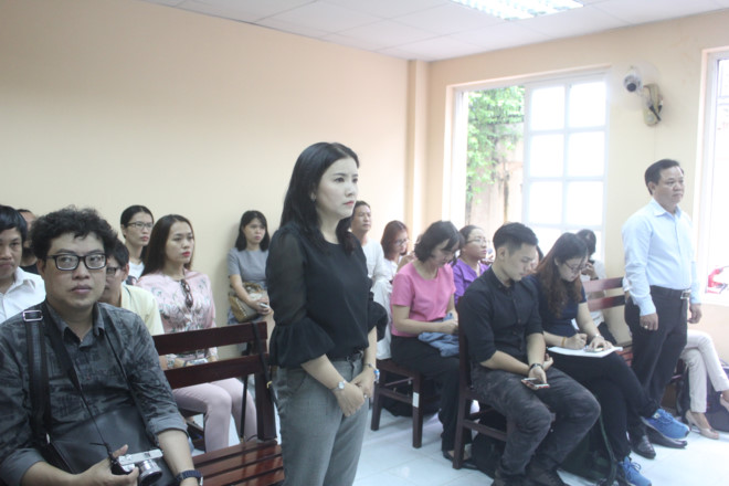 Ho&atilde;n xử vụ diễn vi&ecirc;n Ngọc Trinh ki&ecirc;̣n Nhà hát kịch TPHCM