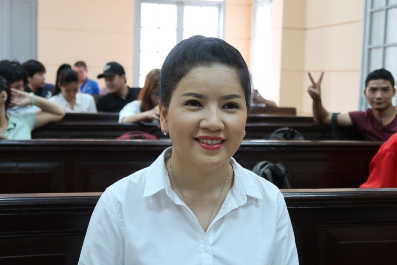 Ngọc Trinh thắng kiện nh&agrave; h&aacute;t kịch Tp.HCM, nghệ sĩ Việt n&oacute;i g&igrave;?