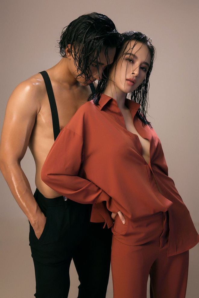 Angela Phương Trinh mang bầu với host The Face Hữu Vi