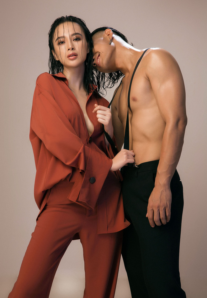 Angela Phương Trinh mang bầu với host The Face Hữu Vi