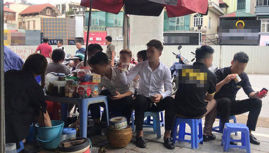 Chủ viện t&oacute;c với chi&ecirc;u tr&ograve; PR 'bẩn' nhận c&ocirc; b&aacute;n tr&agrave; đ&aacute; l&agrave;m mẹ, hứa đền b&ugrave; 15 triệu