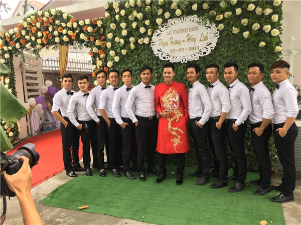 Hoa hậu Phạm Hương mặt mộc, d&eacute;p l&ecirc; tất bật chuẩn bị đ&aacute;m cưới