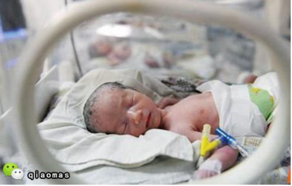 Mẹ đừng mắc sai lầm này khi pha sữa nếu không muốn 'tẩy ruột' con