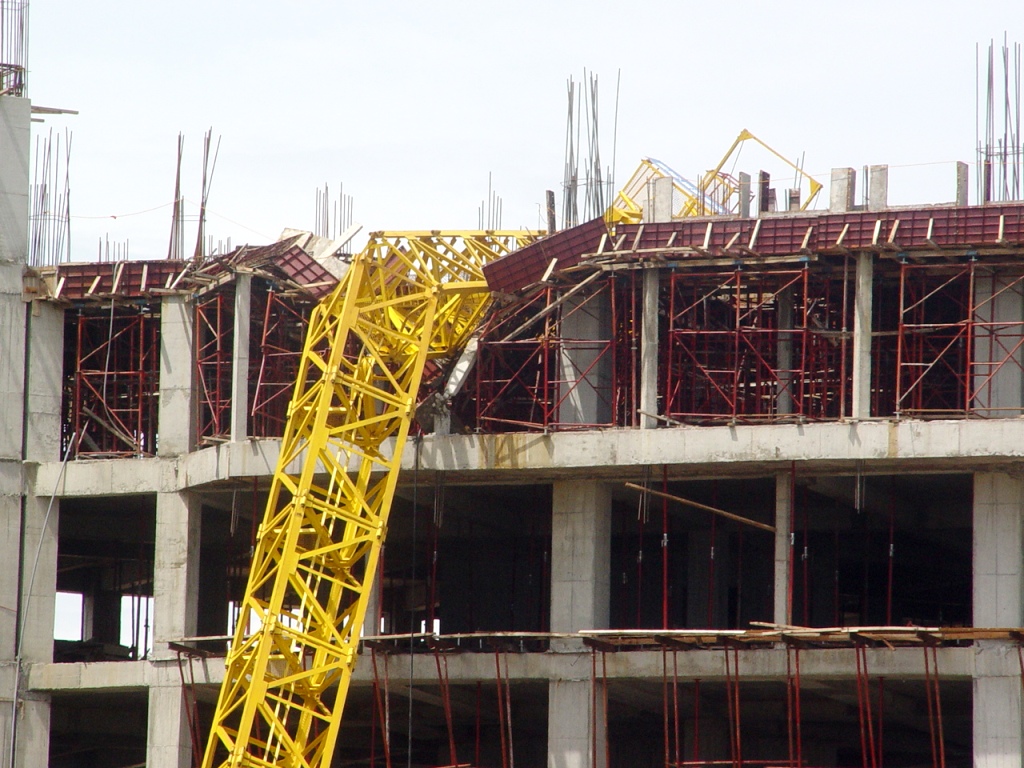 Hà N&ocirc;̣i: Nhà cao t&acirc;̀ng, c&acirc;̉u tháp phải 'cảnh giác' với B&atilde;o số 10 giật cấp 15