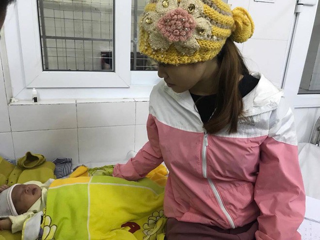 B&eacute; g&aacute;i 16 ng&agrave;y tuổi mắt nổi bong b&oacute;ng, lo&eacute;t thủng gi&aacute;c mạc v&igrave; 'mẹo' nhỏ sữa mẹ v&agrave;o mắt