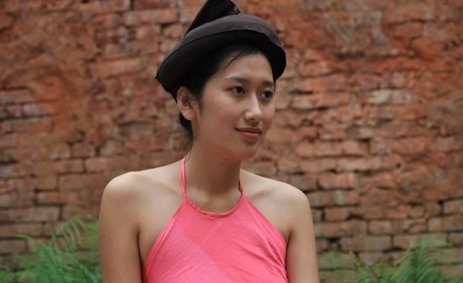 Diễn vi&ecirc;n nữ phim 'Thương nhớ ở ai' mặc &aacute;o yếm ''thả r&ocirc;ng'' v&ograve;ng một, đạo diễn n&oacute;i g&igrave;?