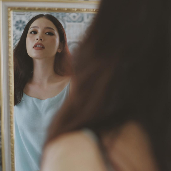 The Look h&eacute; lộ th&iacute; sinh: C&ocirc; g&aacute;i khiến cư d&acirc;n mạng sửng sốt v&igrave; qu&aacute; giống Phạm Hương