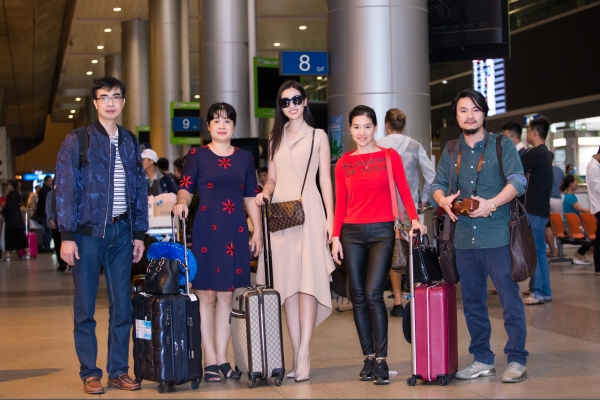 Đỗ Mỹ Linh t&aacute;i xuất xinh đẹp sau chiến thắng lịch sử tại Miss World 2017