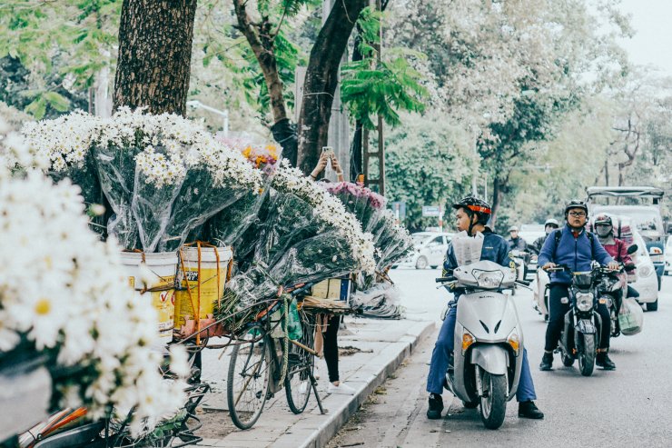 Rung động một H&agrave; Nội đẹp ngỡ ng&agrave;ng với c&uacute;c họa mi về tr&ecirc;n phố