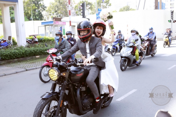 Cận cảnh lễ rước dâu cực độc và 'lầy lội' của Khởi My - Kelvin Khánh Cận cảnh lễ rước dâu cực độc và 'lầy lội' của Khởi My - Kelvin Khánh