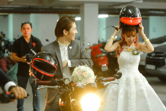 Cận cảnh lễ rước dâu cực độc và 'lầy lội' của Khởi My - Kelvin Khánh Cận cảnh lễ rước dâu cực độc và 'lầy lội' của Khởi My - Kelvin Khánh
