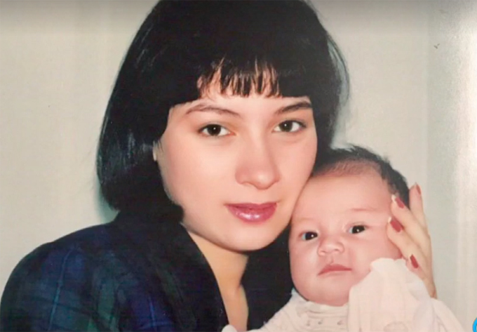 Phi Nhung kể về h&agrave;nh tr&igrave;nh 20 năm l&agrave;m mẹ đơn th&acirc;n trong b&iacute; mật