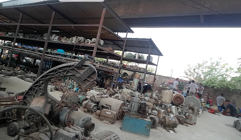 Th&acirc;m nhập 'si&ecirc;u thị đồ Nhật' dưới gầm cầu Thăng Long
