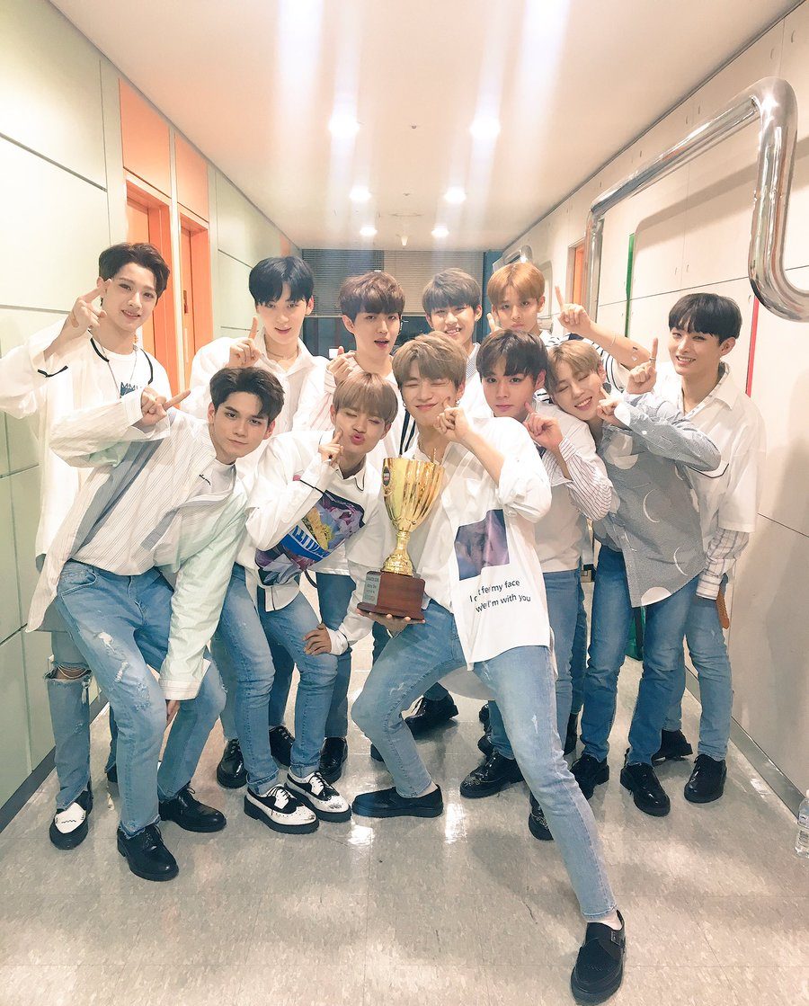 V&eacute; MAMA 2017 chợ đen tăng gi&aacute; gấp 10 lần, h&agrave;ng chục fan Kpop VN 'tiền mất tật mang'