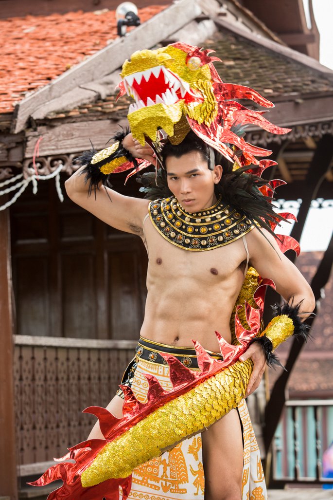 Trương Ngọc T&igrave;nh g&acirc;y ch&uacute; &yacute; với trang phục 13win OKVIP tựa game giải trí đỉnh cao, xuất sắc gi&agrave;nh chiến thắng tại chung kết Manhunt