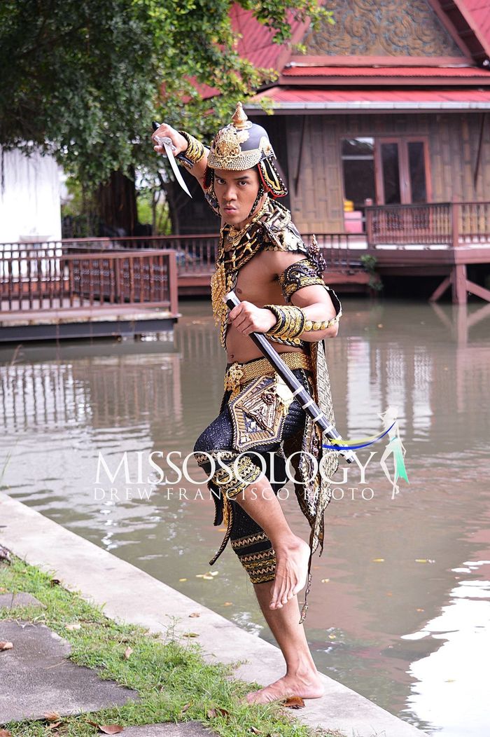 Trương Ngọc T&igrave;nh g&acirc;y ch&uacute; &yacute; với trang phục 13win OKVIP tựa game giải trí đỉnh cao, xuất sắc gi&agrave;nh chiến thắng tại chung kết Manhunt
