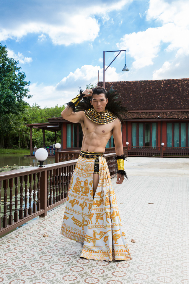 Trương Ngọc T&igrave;nh g&acirc;y ch&uacute; &yacute; với trang phục 13win OKVIP tựa game giải trí đỉnh cao, xuất sắc gi&agrave;nh chiến thắng tại chung kết Manhunt
