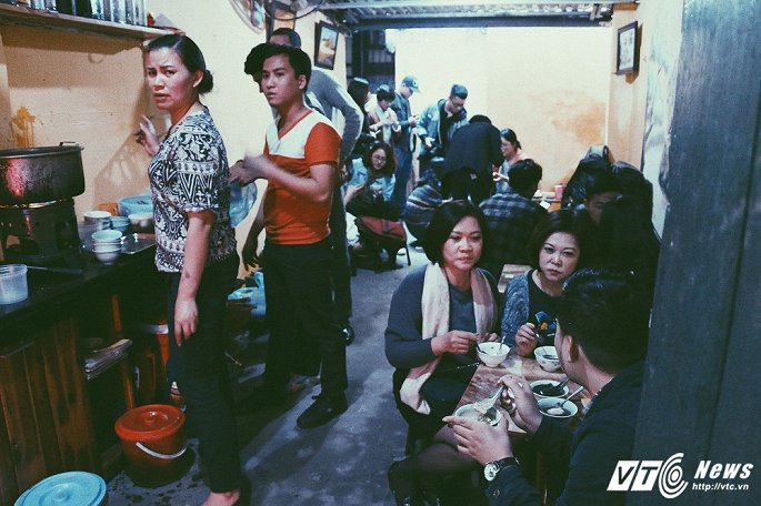 B&aacute;nh tr&ocirc;i t&agrave;u b&aacute;c Phạm Bằng mở cửa trở lại - Người H&agrave; Nội h&aacute;o hức t&igrave;m kiếm k&yacute; ức cũ