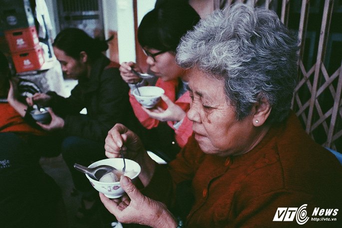B&aacute;nh tr&ocirc;i t&agrave;u b&aacute;c Phạm Bằng mở cửa trở lại - Người H&agrave; Nội h&aacute;o hức t&igrave;m kiếm k&yacute; ức cũ