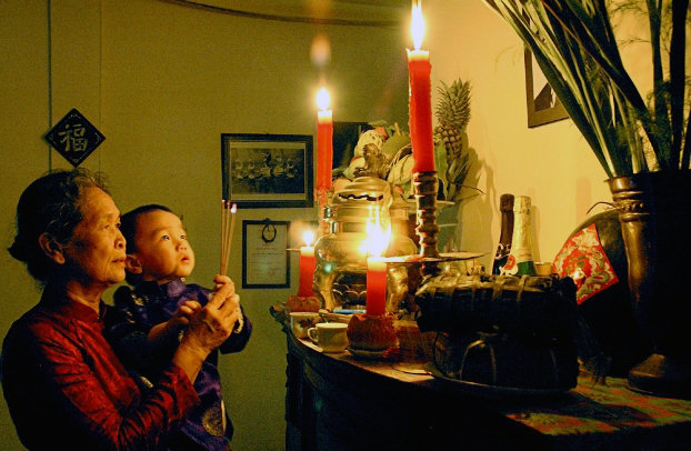 C&aacute;ch lau dọn b&agrave;n thờ để kh&ocirc;ng t&aacute;n lộc, động t&agrave;i ai cũng n&ecirc;n biết