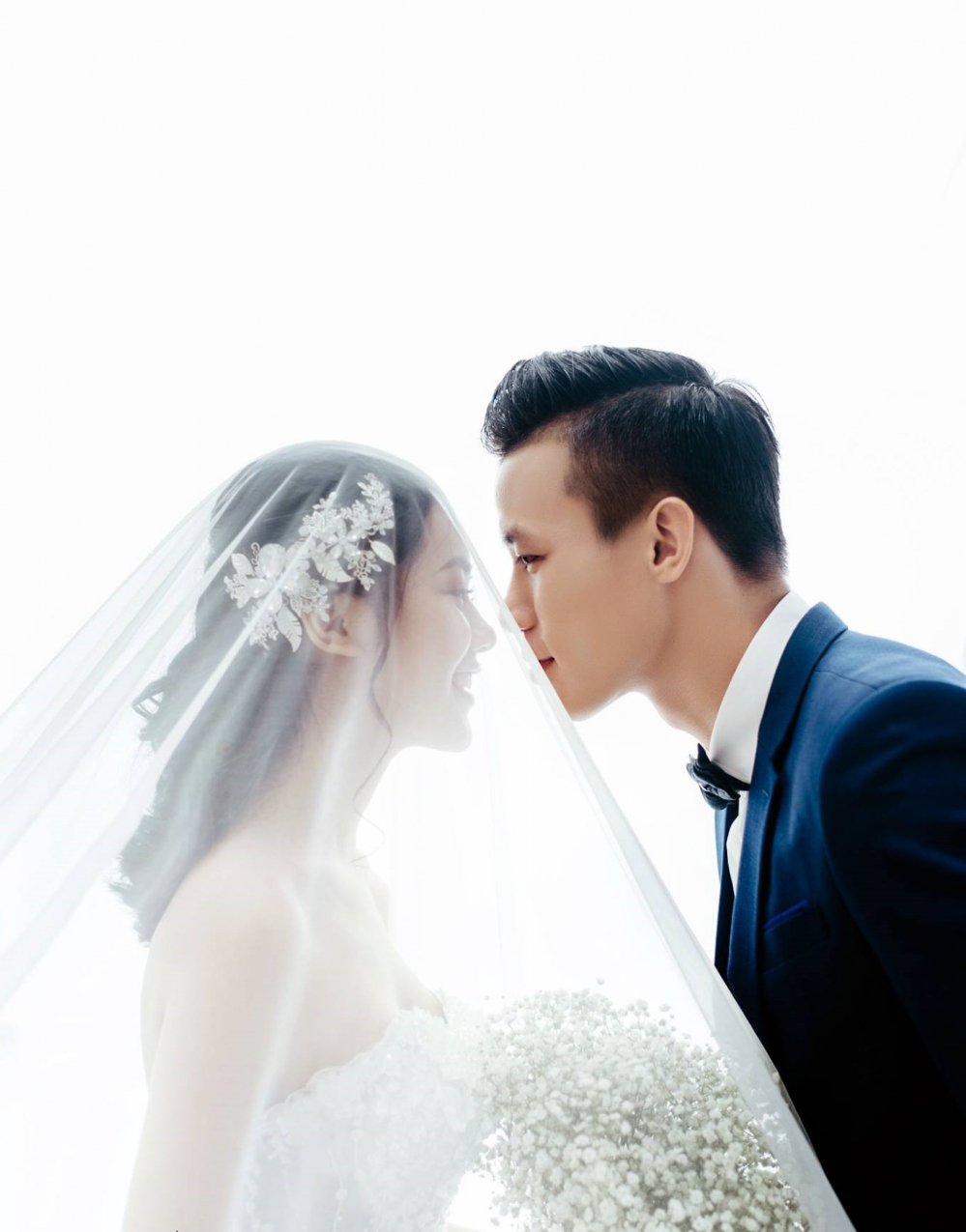 H&eacute; lộ ảnh cưới tuyệt đẹp của Trung vệ Quế Ngọc Hải c&ugrave;ng Hoa kh&ocirc;i Trường ĐH Vinh