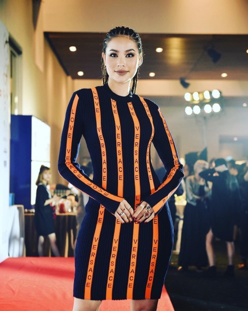 'Đụng độ' v&aacute;y 20 triệu, Phạm Hương vẫn lấn &aacute;t 'kh&ocirc;ng thương tiếc' loạt người đẹp v&igrave; qu&aacute; c&aacute; t&iacute;nh