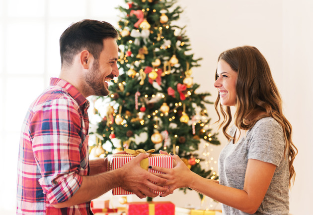 Những m&oacute;n qu&agrave; tặng cho &ocirc;ng x&atilde; ng&agrave;y Gi&aacute;ng sinh đ&agrave;n &ocirc;ng n&agrave;o cũng th&iacute;ch