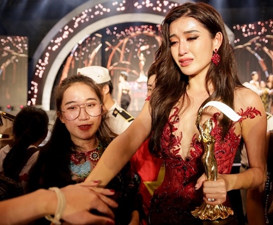 Sau Hoa hậu H&ograve;a b&igrave;nh: Huyền My 'phản đ&ograve;n', tố ngược NTK Sỹ Ho&agrave;ng v&agrave; Hoa hậu Gi&aacute;ng My