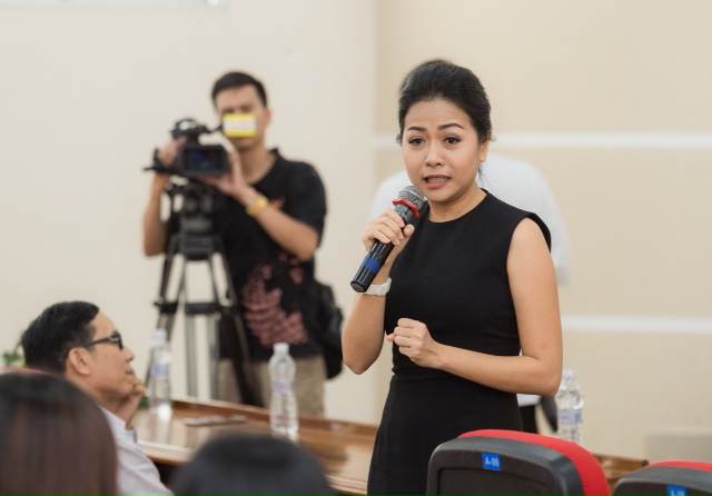 Top 45 Hoa kh&ocirc;i sinh vi&ecirc;n Việt Nam giao lưu với t&aacute;c giả 'Chuyện nh&agrave; Dr Thanh'