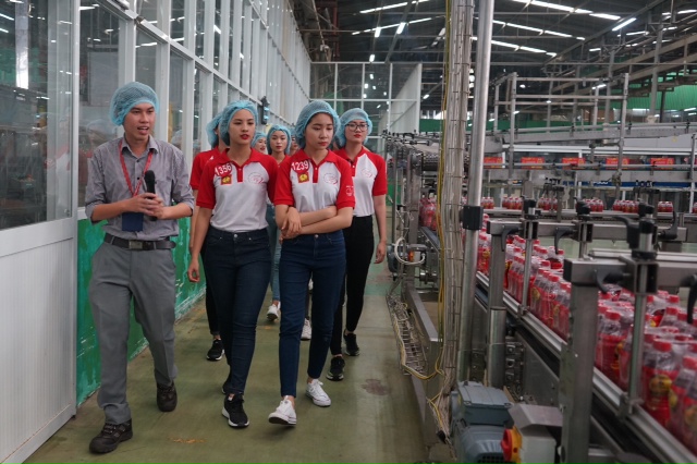 Top 45 Hoa kh&ocirc;i sinh vi&ecirc;n Việt Nam giao lưu với t&aacute;c giả 'Chuyện nh&agrave; Dr Thanh'