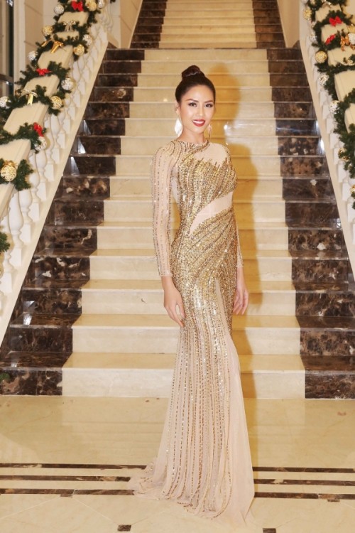 D&agrave;n th&iacute; sinh Miss Universe Vietnam xuất hiện n&oacute;ng bỏng tại đ&ecirc;m dạ tiệc HHHV