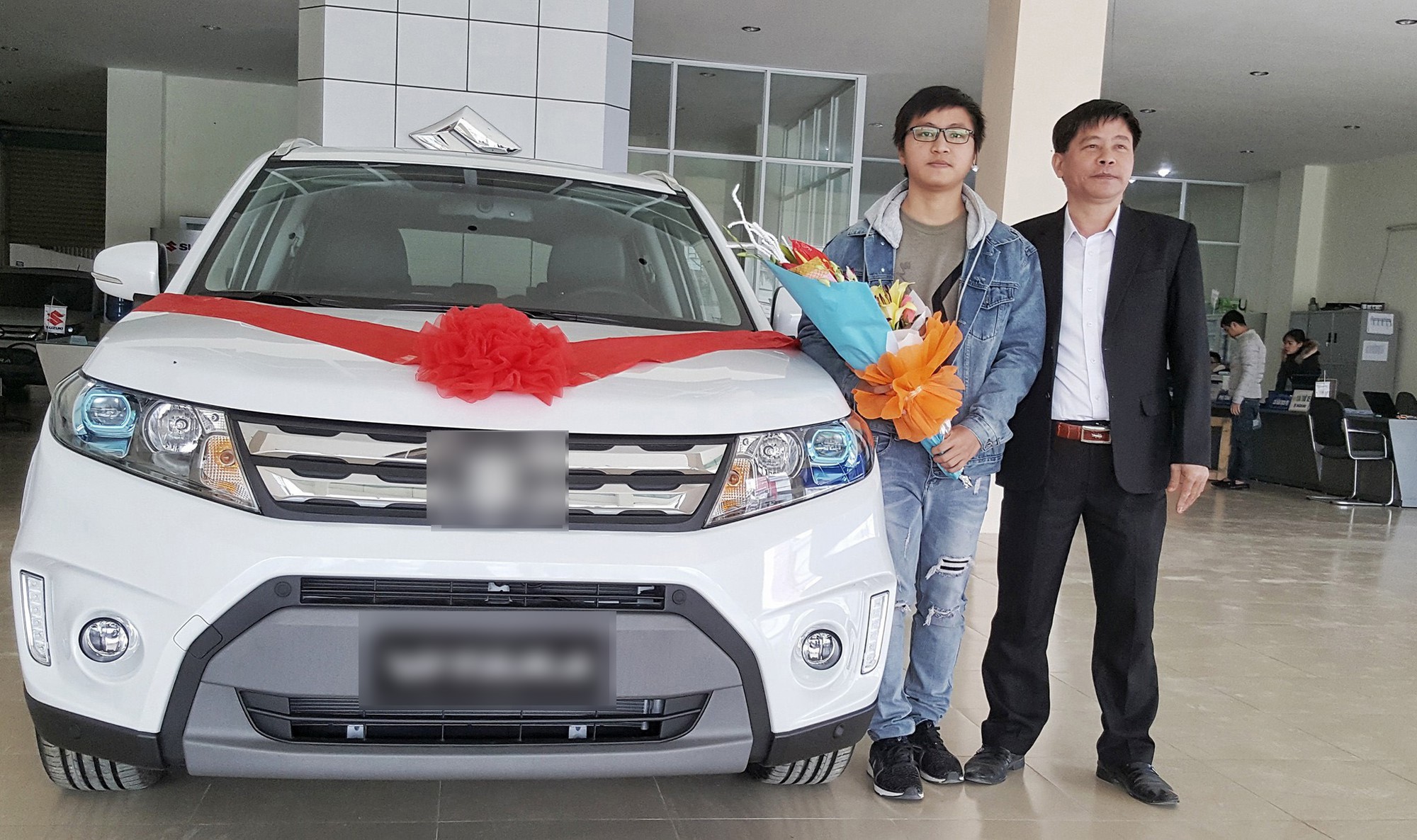 Sinh vi&ecirc;n Đại học Luật l&agrave;m th&ecirc;m 2 năm tiết kiệm 800 triệu mua &ocirc; t&ocirc; tặng bố