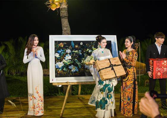 HH Đại dương Ng&acirc;n Anh đấu gi&aacute; 700 triệu đồng &aacute;o d&agrave;i nhưng lại kh&ocirc;ng mua v&igrave; ch&ecirc; 'mặc kh&ocirc;ng hợp'?