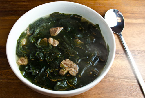 C&aacute;ch nấu canh rong biển thanh m&aacute;t cho ng&agrave;y h&egrave; oi bức