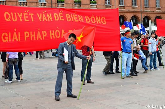 Nhạc sĩ Nguyễn Vĩnh Tiễn cũng tham gia biểu t&igrave;nh