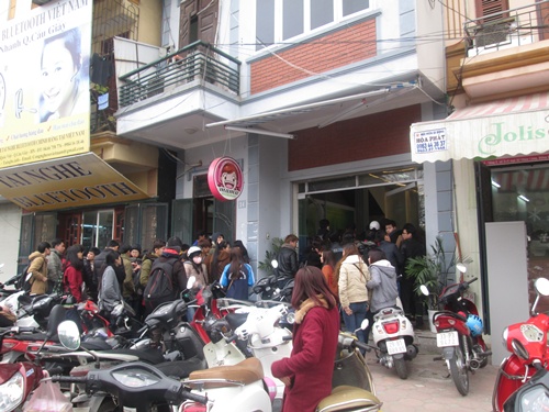 Xếp h&agrave;ng mua Chocolate tươi