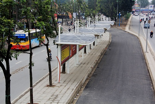 Điểm trung chuyển Ho&agrave;ng Quốc Việt nếu đưa v&agrave;o hoạt động cũng chỉ c&oacute; 6 đến 7 tuyết bu&yacute;t đi qua, khi tiến h&agrave;nh khởi c&ocirc;ng bến trung chuyển đ&atilde; lấn đường d&agrave;nh cho c&aacute;c phương tiện kh&aacute;c kh&aacute; nhiều.